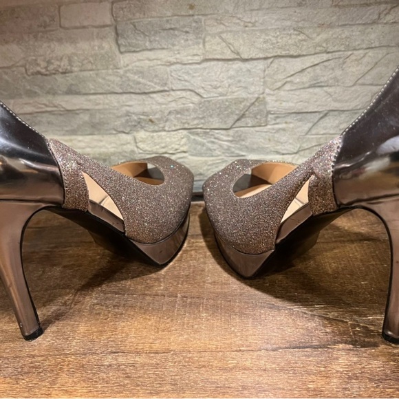Marc Fisher stunning heels that will complete any outfit. Size 8. Classy sparkle - Picture 2 of 3